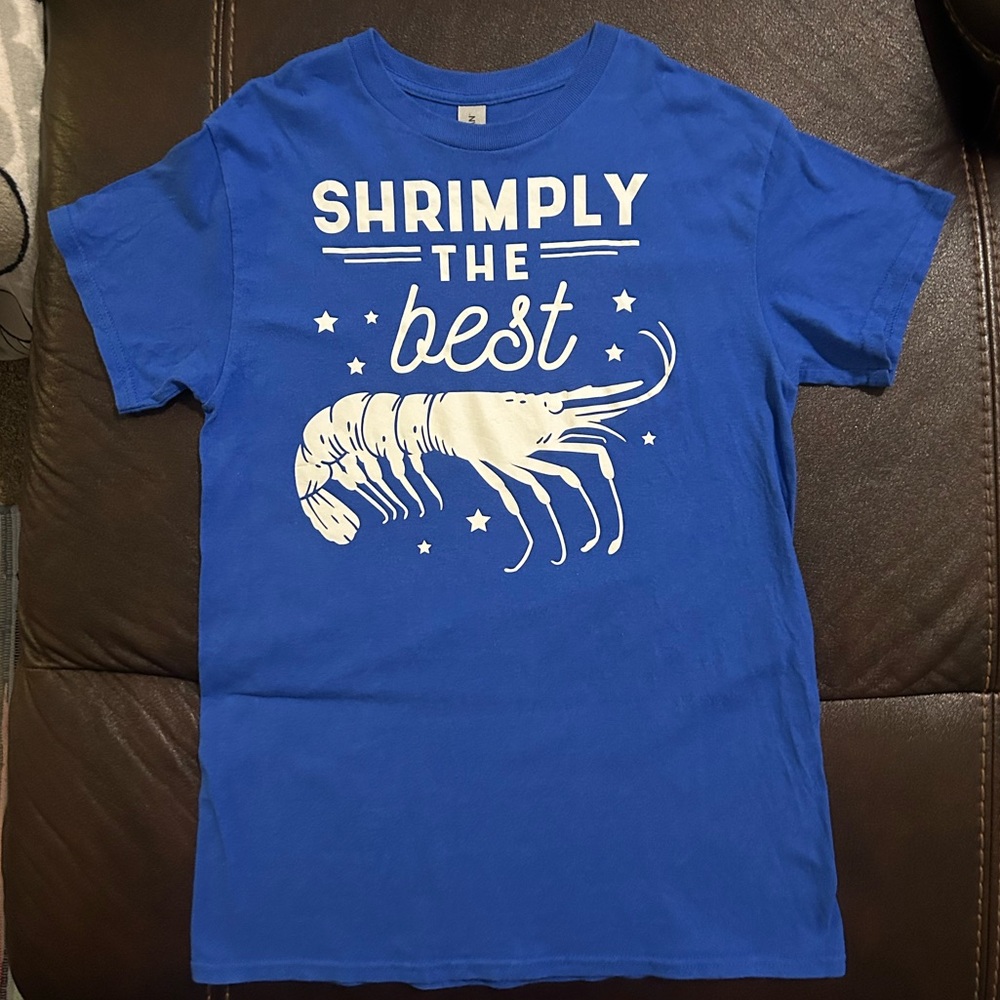 🆓Free w purchase 🍤NEW FAVE TEE! Gildan "Shrimply The Best" Funny T-Shirt - Sm